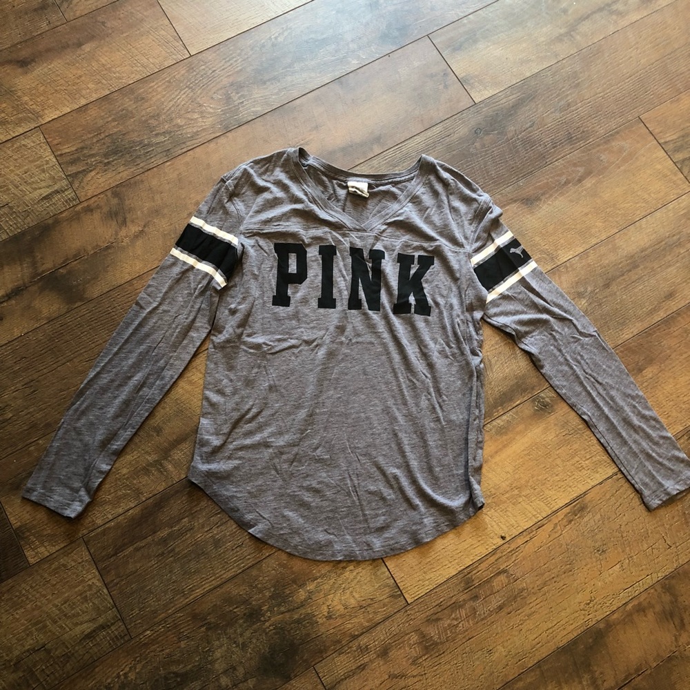 Long sleeve v-neck tee